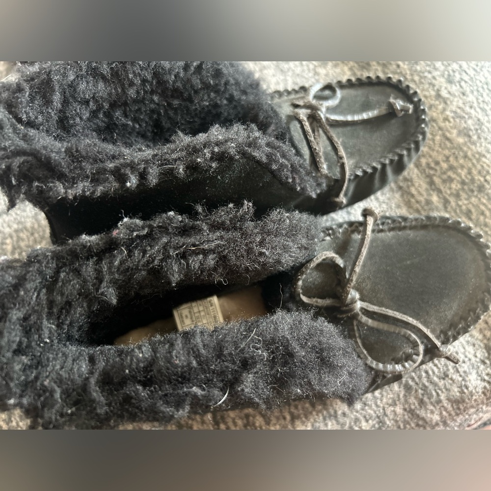 UGG Alena Wool Lined Black Suede Moccasin Slippers Girls Youth Size 2 EUR‎ 33.5